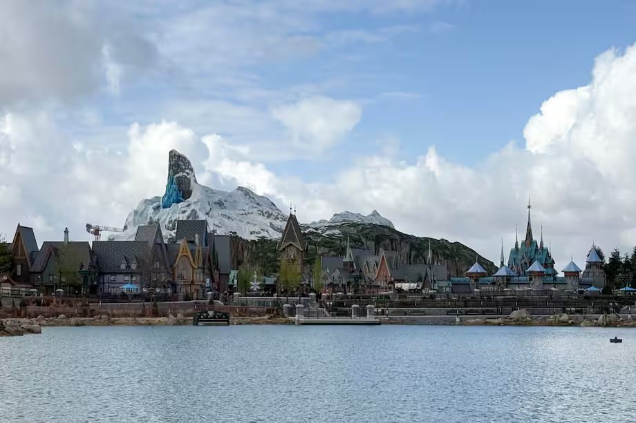 Disney Adventure World París redefine el turismo temático europeo con Frozen